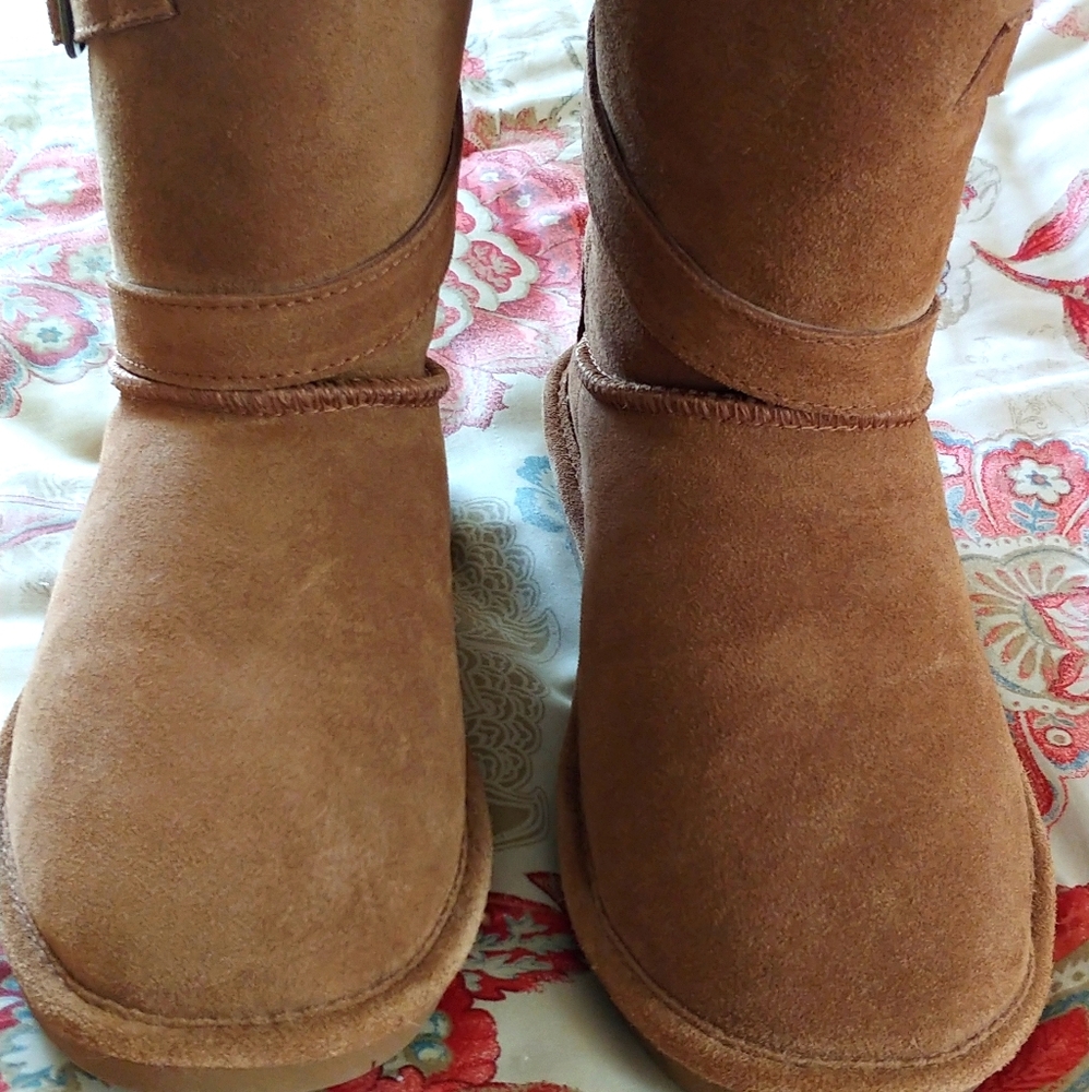 Bear paw boots "LIKE NEW"